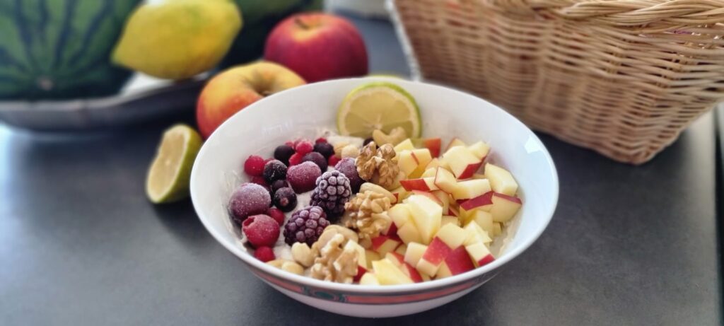 Frühstücks bowl mit Quark oder Joghurt
