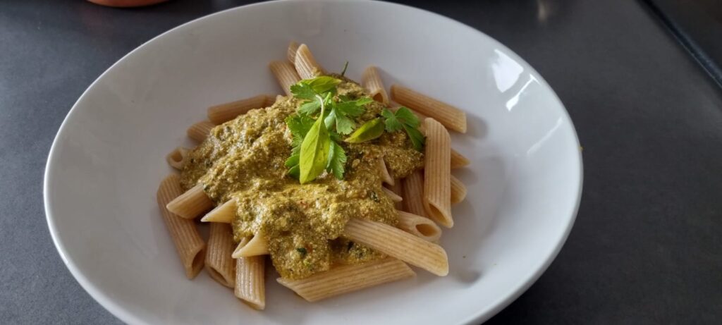 Vollkorn Penne mit Ofengemüse-Ricotta Käse Sauce