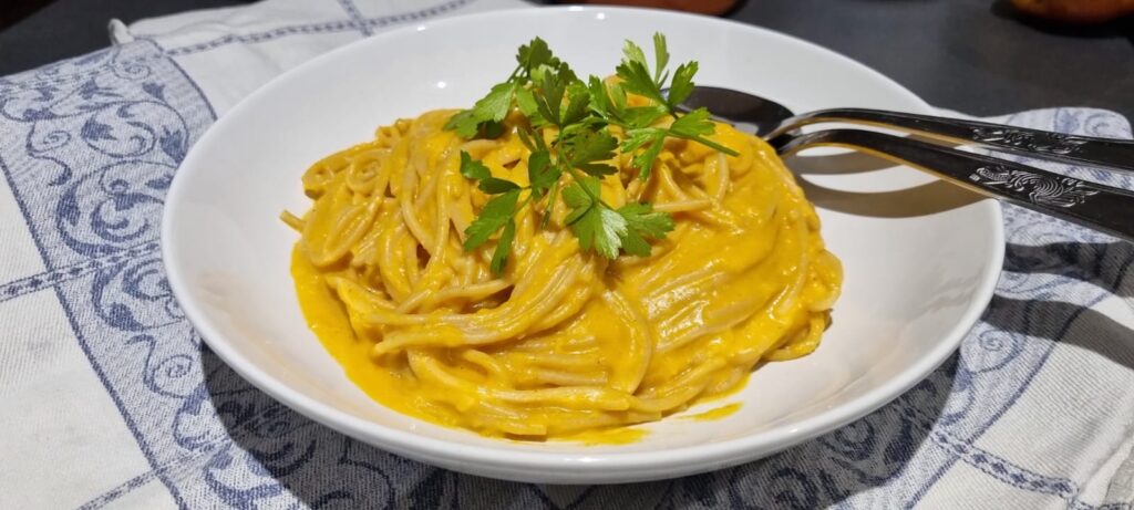 Spaghetti mit Kürbissauce1 Spaghetti mit Butternutkürbiscreme Sauce