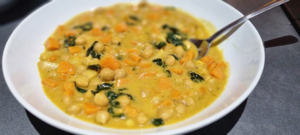 8227ff1f-ffd6-423f-a80e-46b95aa075b1 Süßkartoffel-Stampf mit Avocado und Lachs1